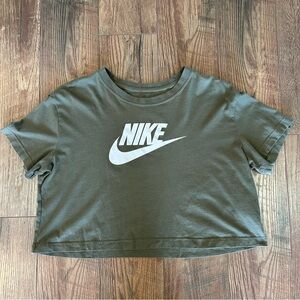 Nike Loose Fit Crop Top T-Shirt Olive Green & White Large